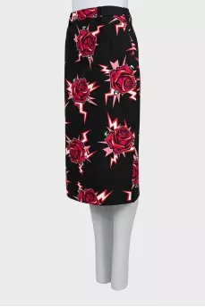 Printed skirt with a slit at the back