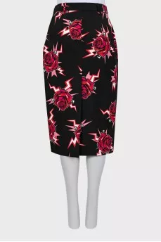 Printed skirt with a slit at the back
