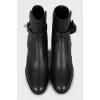 Leather ankle boots with twist closure