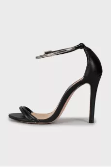 Leather sandals with metal bracelet