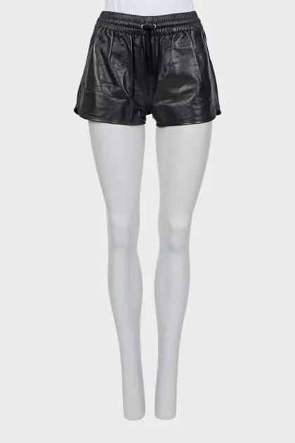 Leather shorts with pockets