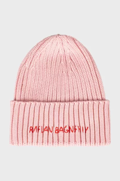 Ribbed hat with embroidered logo