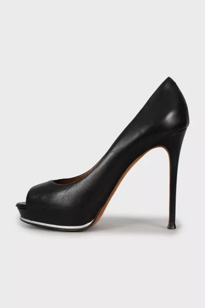 Open toe leather shoes