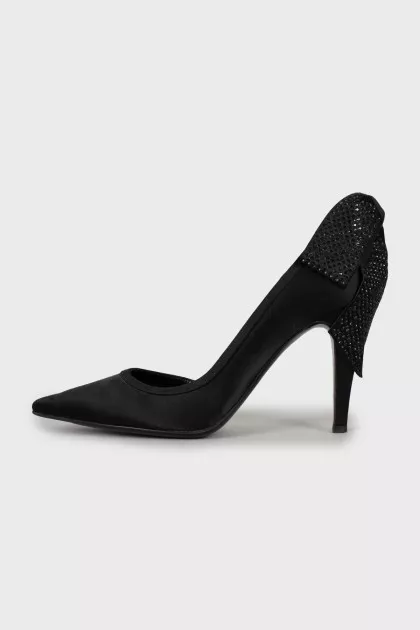 Shoes decorated with a bow and rhinestones