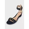 Suede sandals decorated with buckle