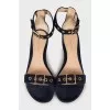 Suede sandals decorated with buckle