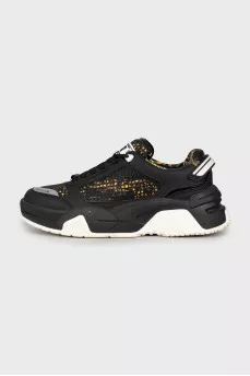 Men's sneakers decorated with mesh
