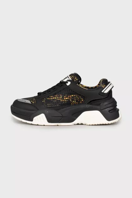 Men's sneakers decorated with mesh