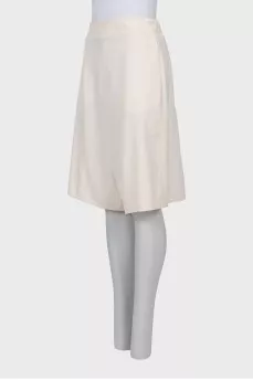 White high-waisted short skirt