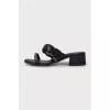 Suede sandals decorated with chains