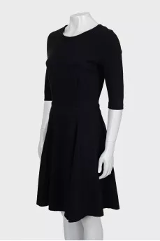Fitted dress with raised seams
