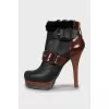 Leather ankle boots decorated with fur