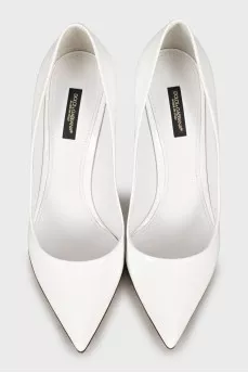 White patent leather pointed toe shoes