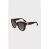 Sunglasses with cat eye print