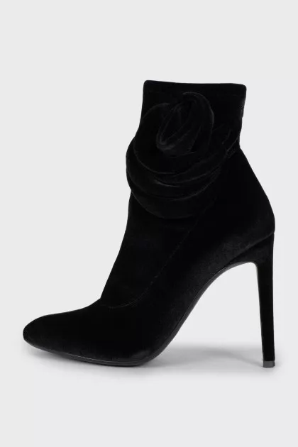 Textile ankle boots decorated with flowers