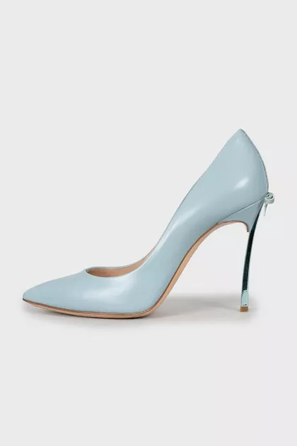 Leather shoes with metal heels