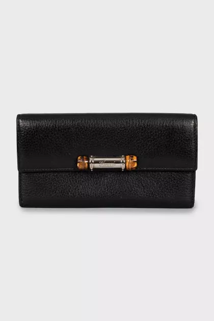 Leather wallet with wooden decor