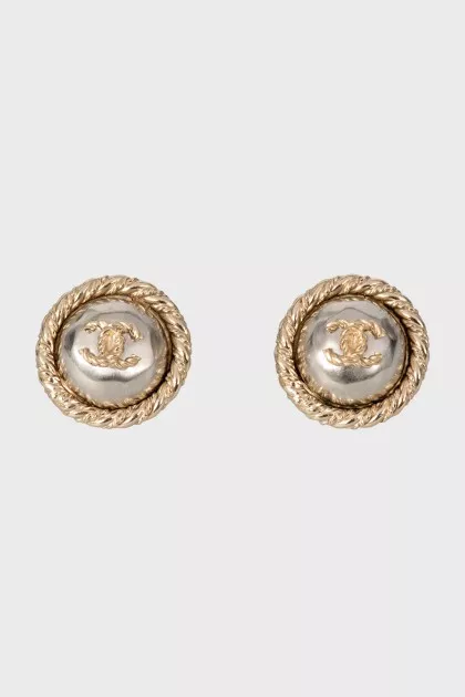 Clip-on earrings with artificial pearls