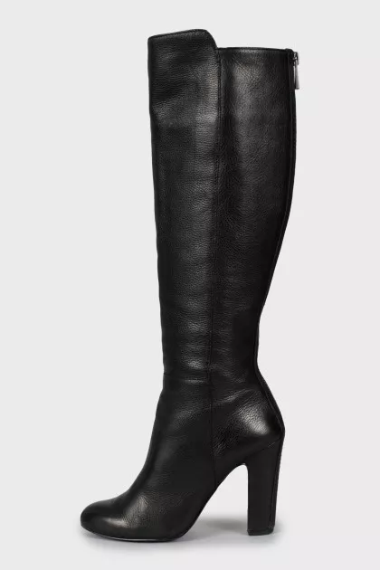 Leather boots with back zip