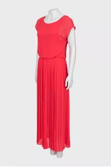 Pink dress with pleated hem