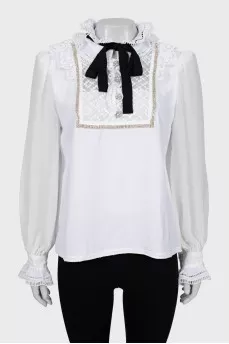 White blouse with decor