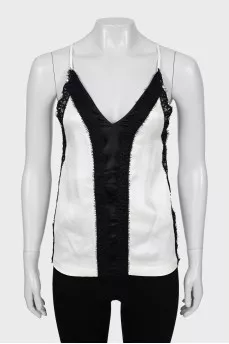 T-shirt with straps decorated with lace