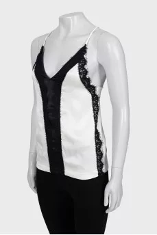 T-shirt with straps decorated with lace