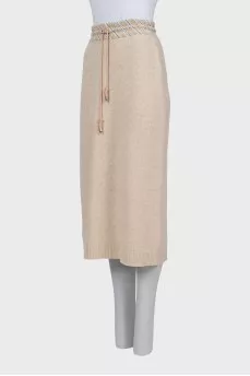 Woolen skirt with a belt