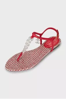 Sandals decorated with chain
