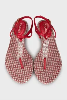 Sandals decorated with chain