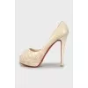 Heels with embossed leather