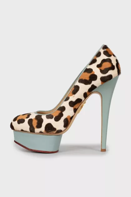 Printed leather shoes