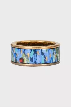 Gold ring with a pattern