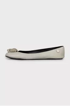 Leather ballet shoes decorated with a skull