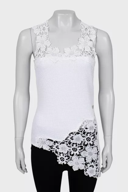 White T-shirt decorated with weaving
