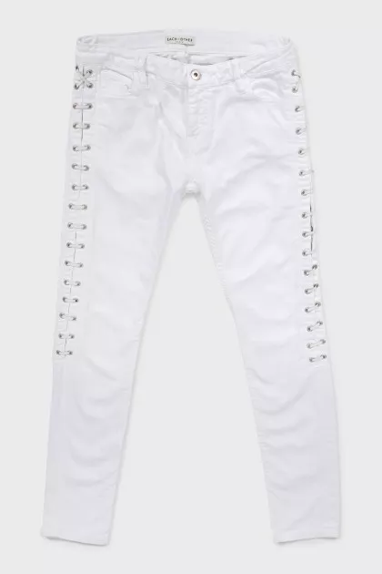 Skinny jeans decorated with laces