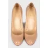 Patent leather round toe shoes