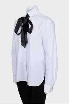Loose fit shirt with ribbon