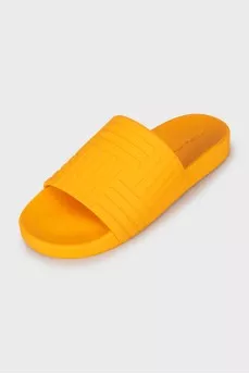 Patterned rubber flip-flops