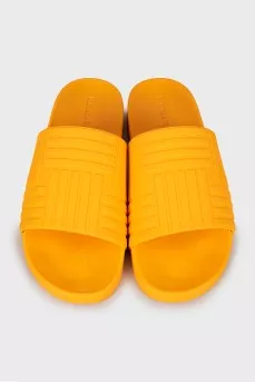 Patterned rubber flip-flops