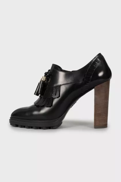 Leather ankle boots with wooden heels