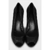 Perforated leather shoes