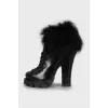 Leather ankle boots decorated with fur