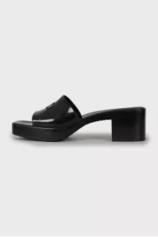 Rubber sandals with brand logo