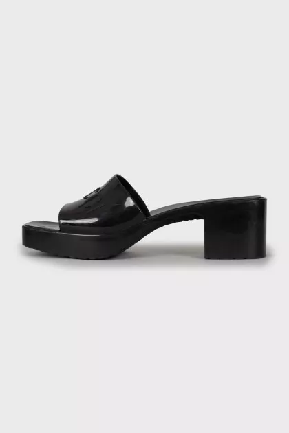 Rubber sandals with brand logo