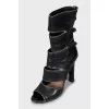 Leather ankle boots decorated with zippers