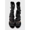 Leather ankle boots decorated with zippers
