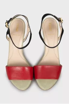 Combined sandals with wooden heels