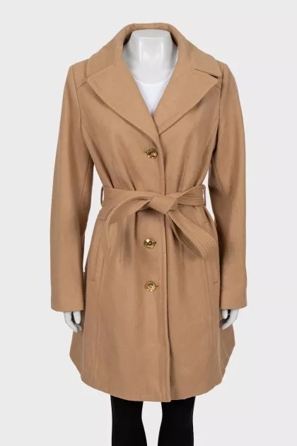 Single breasted coat with gold buttons