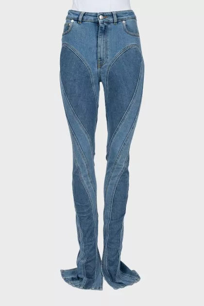 Jeans with raised seams and slits at the bottom